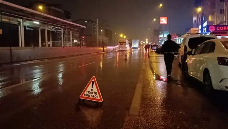 Bursa'da Polis Memuruna Kamyonet Çarpması: Kazanın Ayrıntıları Ortaya Çıktı