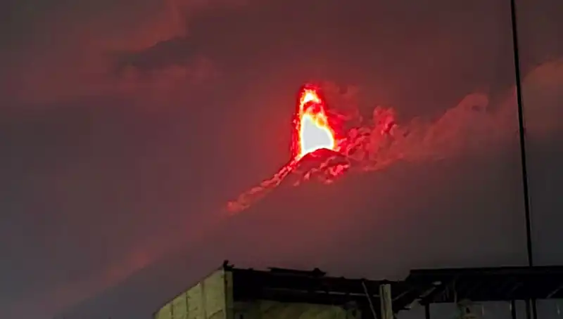 Fuego Yanardağı Patladı: 30 Bin Kişiye Tahliye Uyarısı