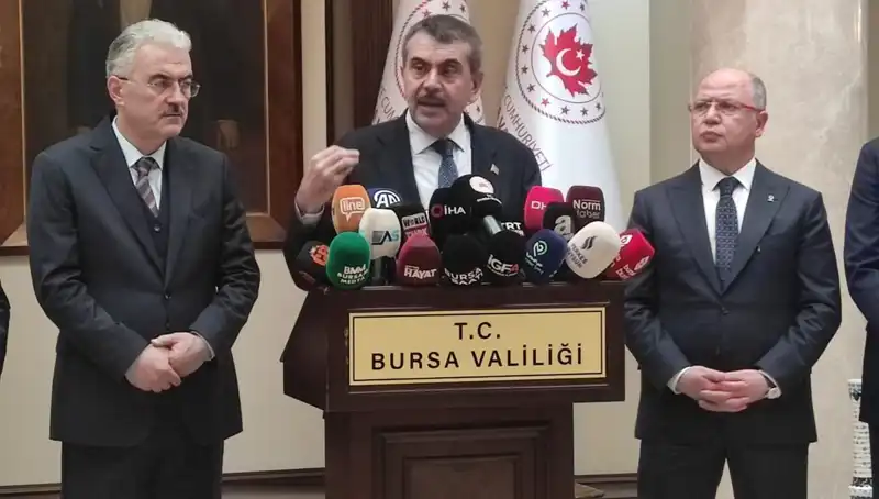 Bakan Tekin, Protestolara Katılan Çalışanlarına Yaptırım Uyarısında Bulundu