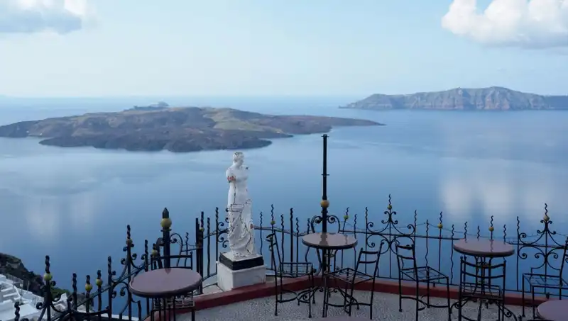 Santorini'de Dehşet: Ada Sulara Gömülme Tehlikesi Altında