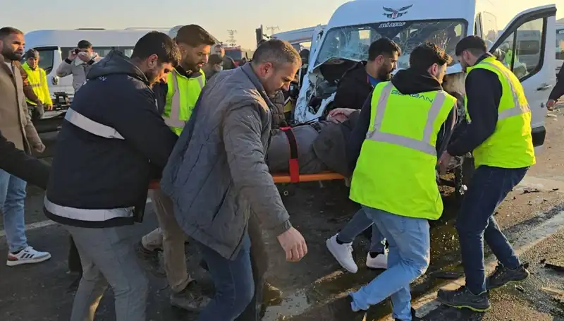 İki İşçi Servisi Kafa Kafaya Çarpıştı: Olayın Perde Arkasındaki Detaylar