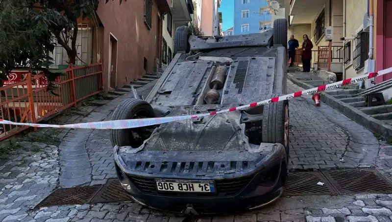 El Freni Çekilmeyen Araç Takla Attı: O Anlar Kamerada!