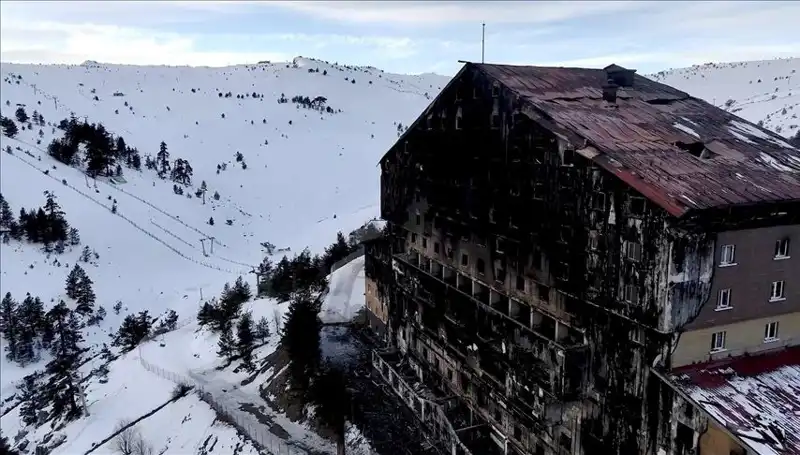 Kartalkaya'daki Yangın Faciasında Acil Tahliye Kararı: 8 Kişi Güvenli Bölgelere İndirildi