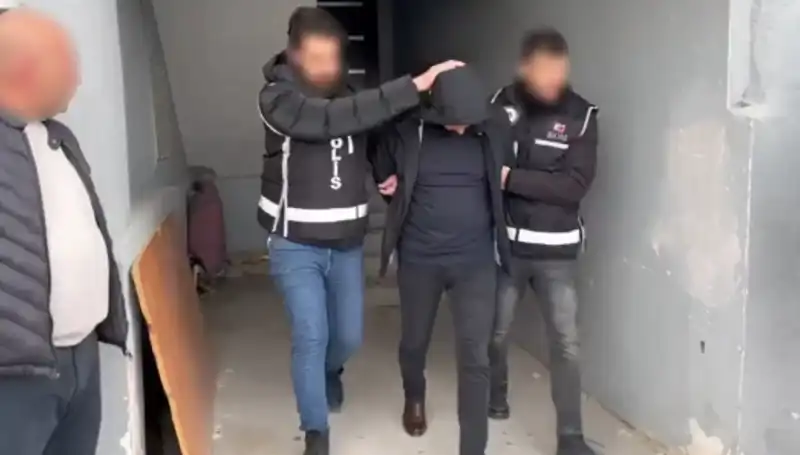 Dört Il'de Gerçekleşen Büyük Operasyonda Çeteler Çökertildi ve Silah Stoku Ele Geçirildi