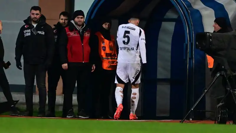 Tayyip Talha'nın İki Kırmızı Kartı, Beşiktaş Taraftarlarına İfade Ettiği Özrün Ardındaki Duygular