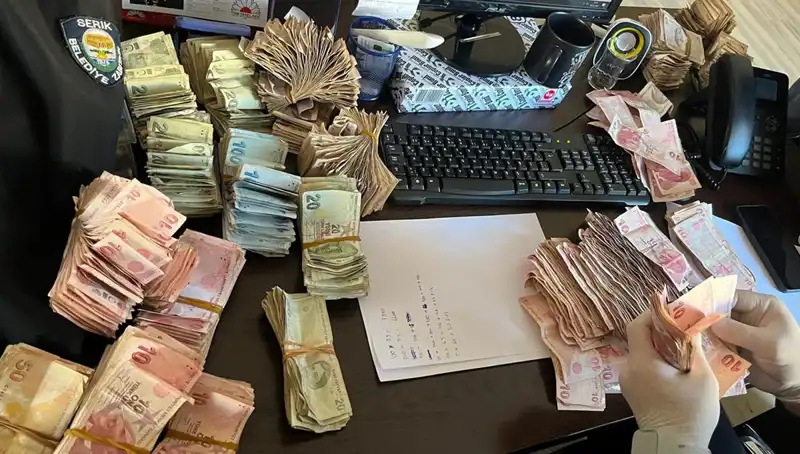 Dilencinin Üzerinden Çıkan Binlerce TL Şok Etti