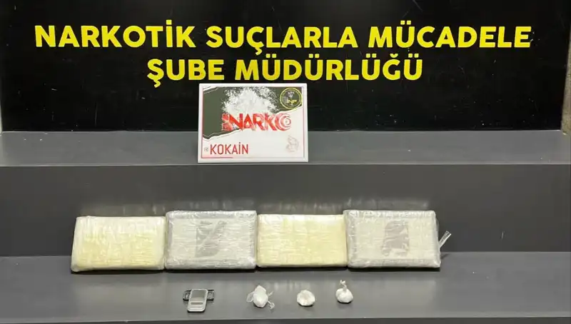İzmir'de Uyuşturucu Operasyonunda Tarihi Miktarda Ele Geçirme