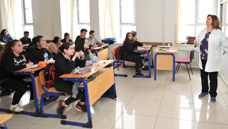 2025 MEB Lise Kayıt Tarihleri Açıklandı! LGS İle Kayıt Süreci Nasıl İşleyecek?