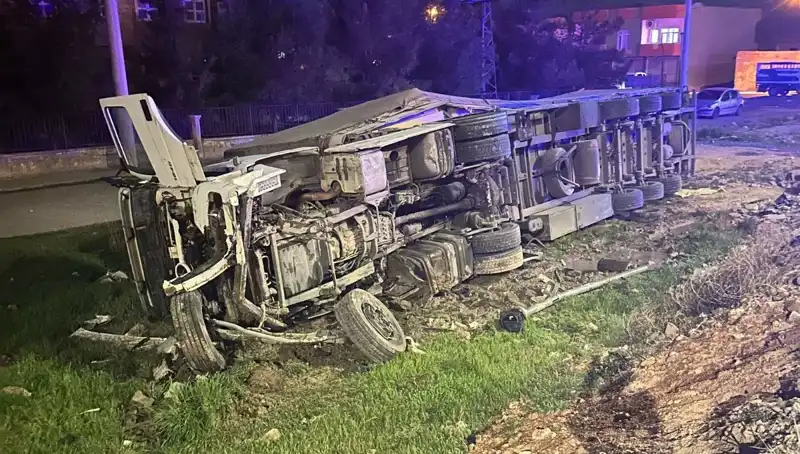 TIR Devrildi! Kaza Sonucu 6 Yaralı Şok Edici Detaylar Ortaya Çıktı