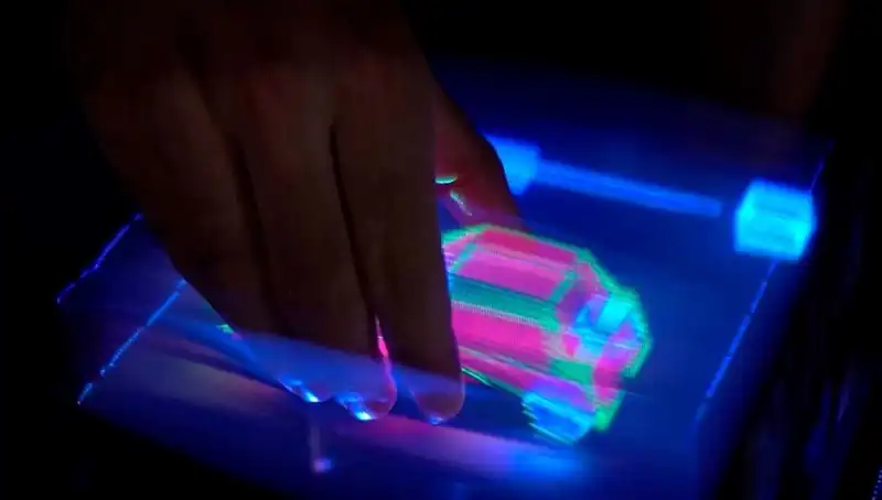 Dünyanın İlk Etkileşimli 3D Hologramı Geliştirildi: Geleceğin Teknolojisi Artık Gerçek