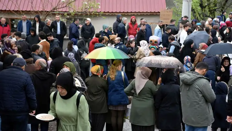 12 Bin Kişiyle Bir Asırlık Bayram Geleneği Kutlandı: Bayramlaşmanın Önemi