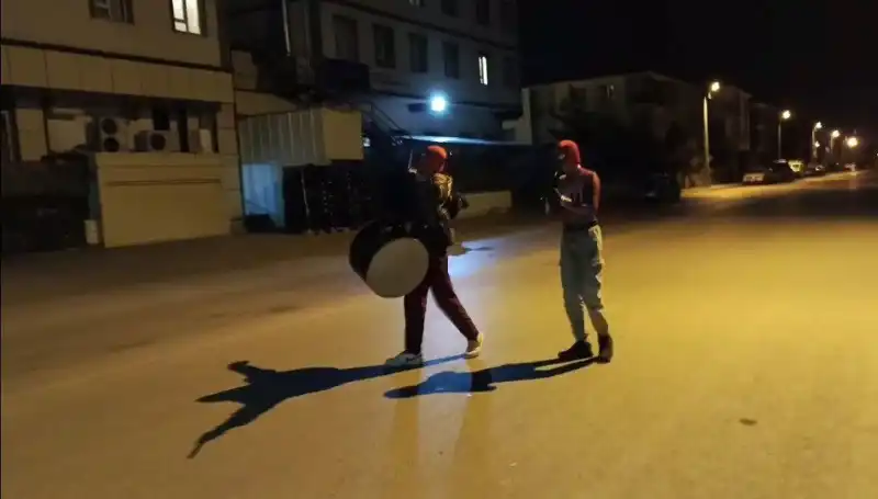 Erzincan Sahurunda "Örümcek Adam" Coşkusu: Davul, Zurna ve Yaratıcılık