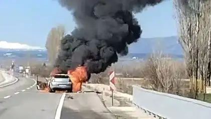 Kütahya'da Otomobil Yangını: Aracında Sürüklenerek Yanıp Gitti!