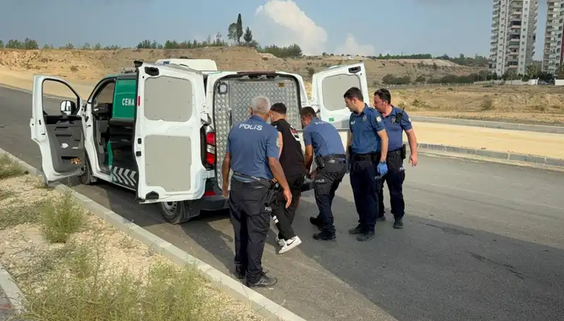 Yol Kenarında Bulunan Gizemli Ceset Olayı: Kimliği ve Nedeni Merak Ediliyor