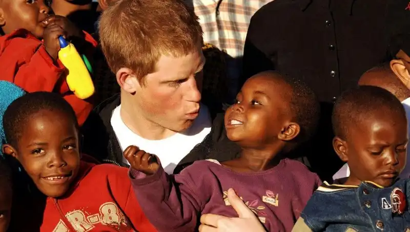 Prens Harry, 20 Yıl Önce Kurduğu Afrika Yardım Kuruluşundan Neden Ayrıldı?