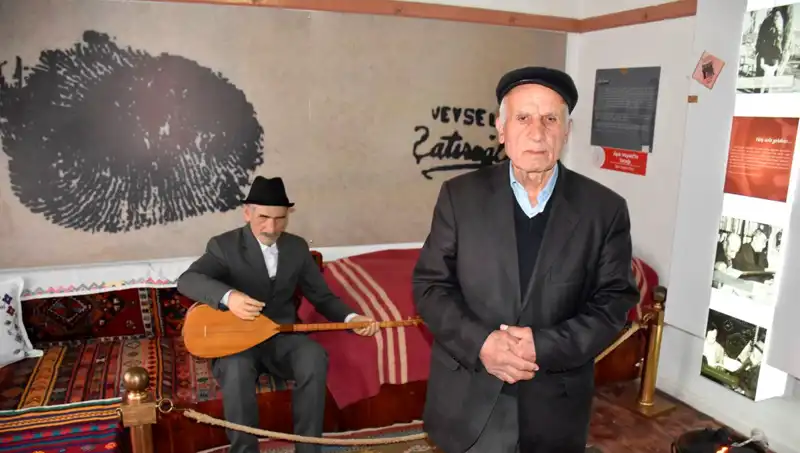 Aşık Veysel'in Bilinmeyen Hayatı: Körlükle Barışık Bir Sanatçı