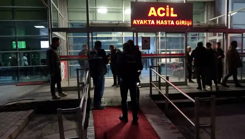 Hastane Acil Servisinde Silahlı Kavga: 3 Yaralı, Neler Oluyor?