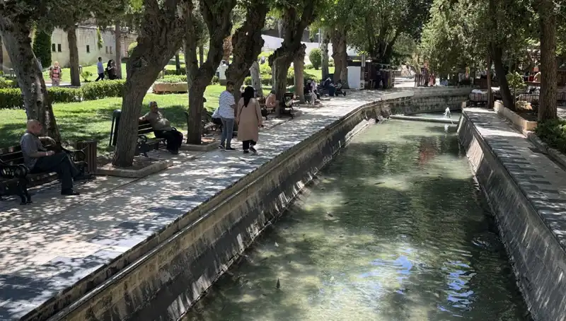 Şanlıurfa’da Hava Sıcaklıkları Rekor Kırıyor: Termometreler 37 Dereceyi Gösterdi!