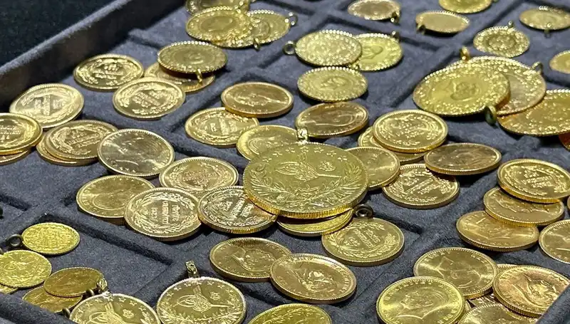 Hafta Sonunda Altın Fiyatları Yükseliyor mu? Yatırımcılar Ne Beklemeli?