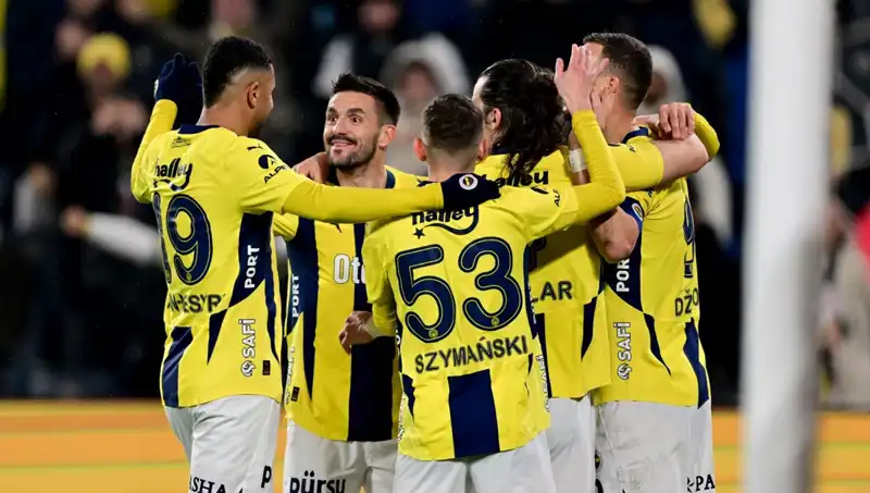 Kadıköy'de Futbol Tutkusu: "Bu İşi Bitirelim" Sloganıyla Başlayan Yeni Dönem
