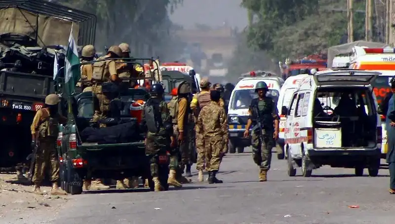 Pakistan'daki Bombalı Saldırı: 5 Güvenlik Görevlisi Şehit Oldu!