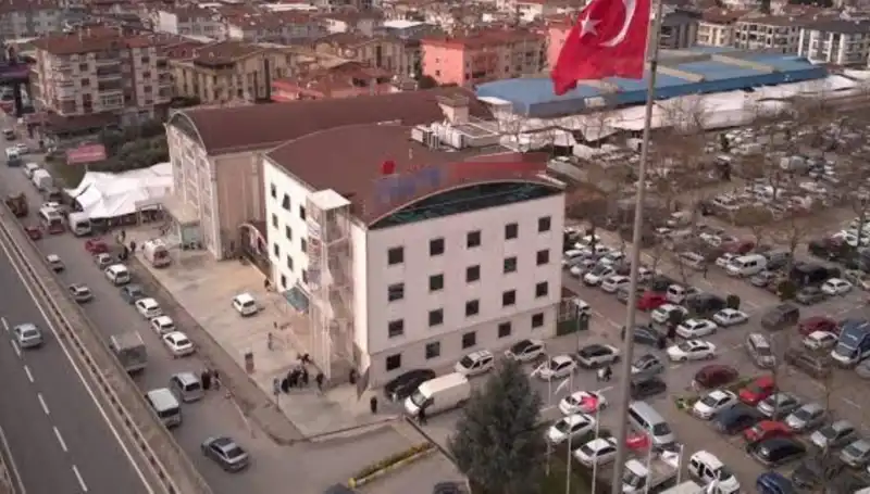 Deprem Mührü Vuran Özel Hastanede Perde Betonları Kesildi Mi?