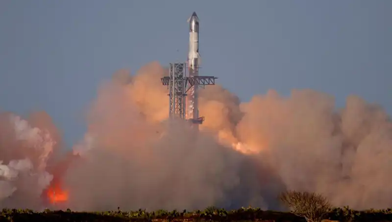 SpaceX, Starship'in 8'inci Uçuş Testini Gerçekleştirerek Uzay Çağında Yeni Bir Dönem Açtı