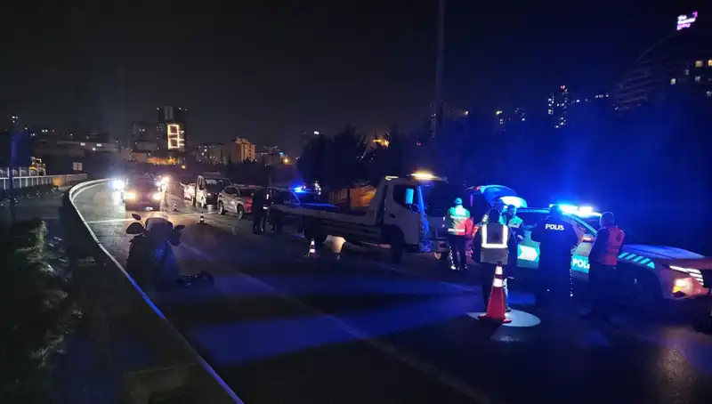 TEM Otoyolu'nda İlginç Kaza: Yatan Kişiyi Metrelerce Sürükledi