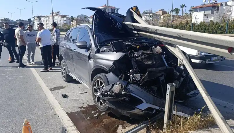 Bariyerlere Çarparak Kazadan Kurtulan Sürücünün Hikayesi