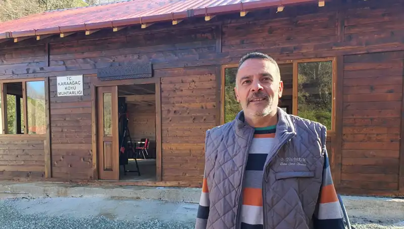 Muhtar, Köyüne Ahşap Sosyal Tesis Yaptırmak İçin Hayvanlarını Sattı