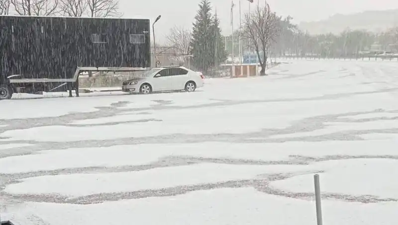Tekirdağ'da Ceviz Büyüklüğünde Dolu Yağışı Şehrin Görünümünü Değiştirdi