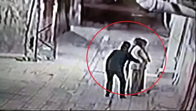 Polisler Pazarcı ve Simitçi Kılığına Girdi: Kapkaççılara Şok Baskın