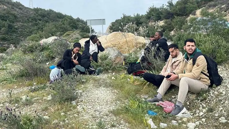 Güvenlik Güçleri İki İlde 20 Düzensiz Göçmeni Yakaladı