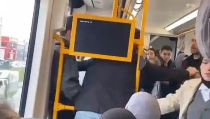 Metroda Tekme Tokat Kavga: Güvenlik Açıkları ve Yolcu Tepkileri